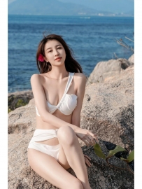 纯白色比基尼写真