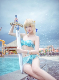 淡蓝色比基尼泳衣美女