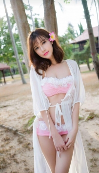 繁华簇拥的粉丝比基尼甜美写真