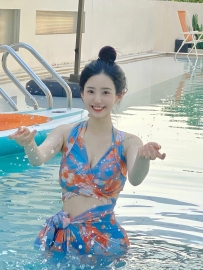 来海边就是要自信穿比基尼！自信才会漂亮是真的越自信...